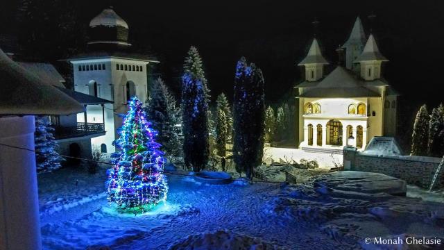 (Foto) Ninge ca-n povești la Mănăstirea Sihăstria