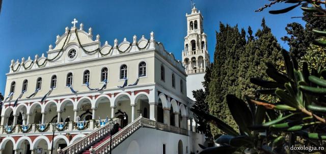 (Foto) În așteptarea Bunei Vestiri – Biserica „Panaghia Evanghelistria” din Tinos 2022