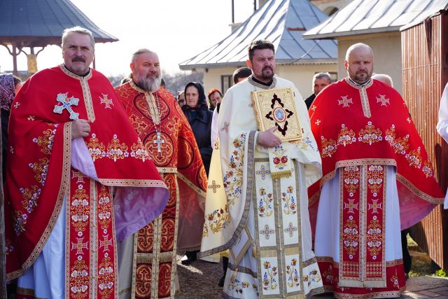 (Foto) Duminica a III-a din Postul Mare, în Parohia „Adormirea Maicii Domnului” din Vicovu de Sus