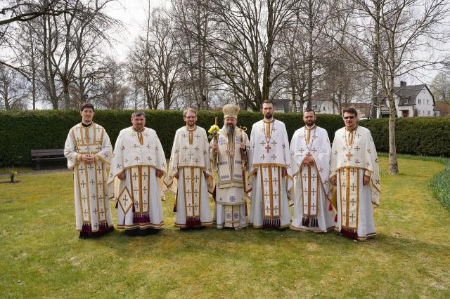 (Foto) Marțea Luminată în Suedia – Liturghie, botez și cinstire a Icoanei Maicii Domnului „Floarea neveștejită”