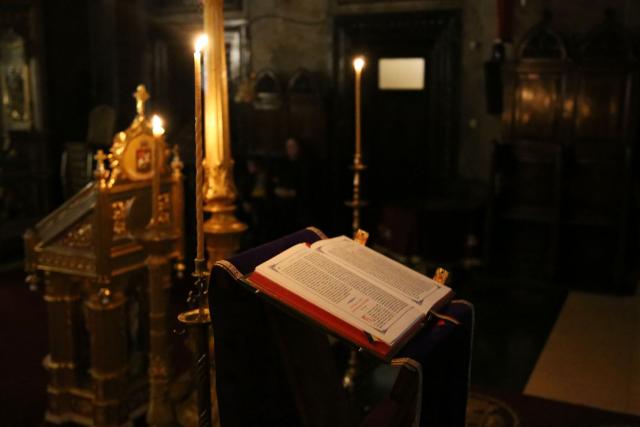 (Foto) „Săvârșitu-s-a!”: Denia celor 12 Evanghelii, la Catedrala Mitropolitană din Iași