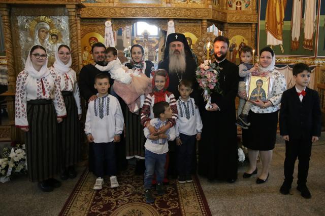 (Foto) Iustina, cel de-al șaselea copil al familiei părintelui Bolohan, a primit astăzi „haină luminoasă”