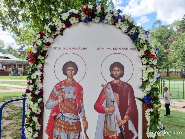 (Foto) Florile Sfântului Ioan cel Nou de la Suceava #HramSuceava2022