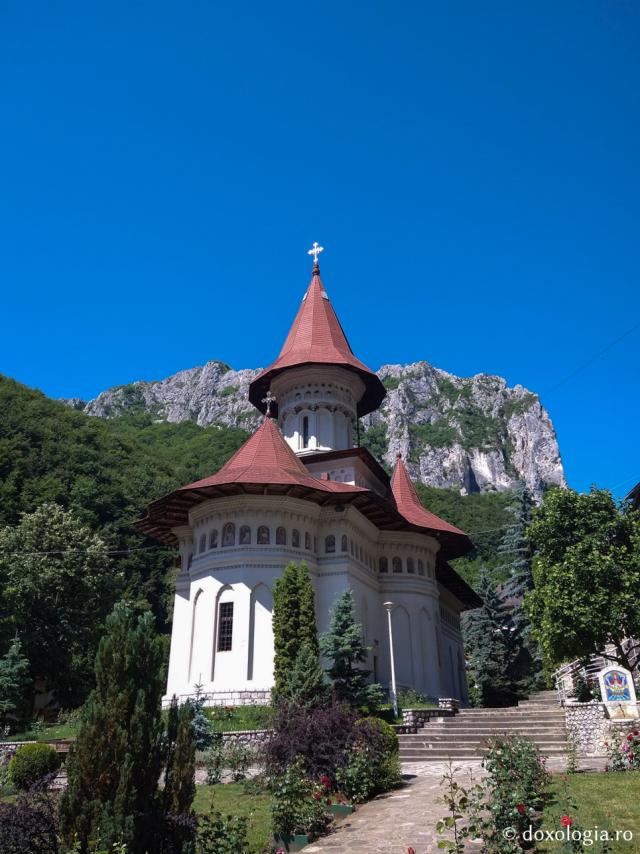(Foto) Frumusețea Mănăstirii Râmeț