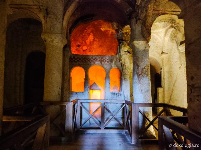 Biserică datând din perioada iconoclastă în Muzeul în aer liber Goreme – Turcia