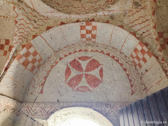 Biserică datând din perioada iconoclastă în Muzeul în aer liber Goreme – Turcia