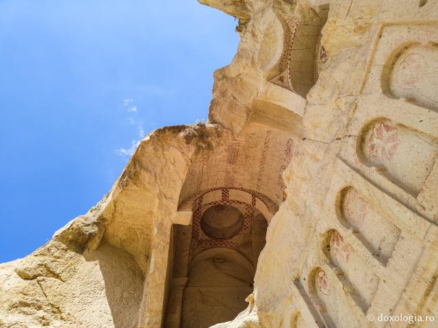 (Foto) Biserica Întunecată (Karanlık Kilise) din Muzeul în aer liber Goreme – Turcia