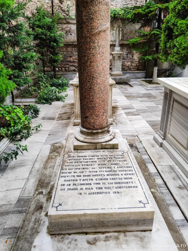 (Foto) Cimitirul Bisericii Izvorul Tămăduirii din Constantinopol