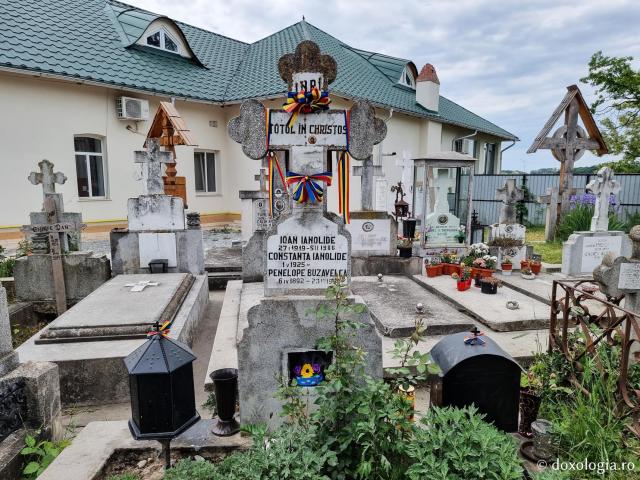 (Foto) Mormântul lui Ioan Ianolide din cimitirul Cernica