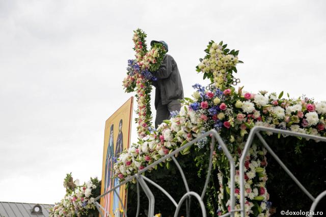 (Foto) Împodobirea baldachinului Sfintei Cuvioase Parascheva – 2022