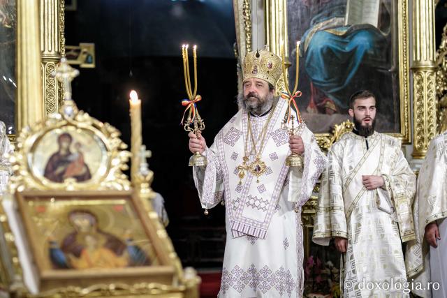 (Foto) Pelerinii Sfintei Parascheva s-au rugat alături de PS Nichifor la Catedrala Mitropolitană din Iași