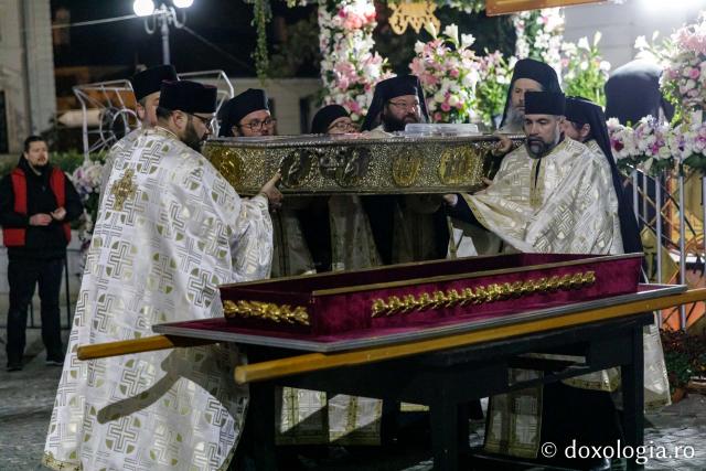 (Foto) Moaștele Sfintei Parascheva au fost așezate în Catedrala Mitropolitană din Iași – 2022