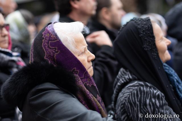 (Foto) Glas de rugăciune și mărturisire, la Hramul Sfintei Cuvioase Parascheva – 2022