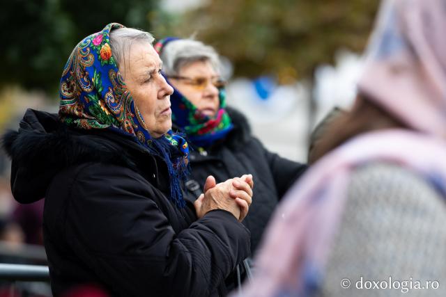 (Foto) Glas de rugăciune și mărturisire, la Hramul Sfintei Cuvioase Parascheva – 2022