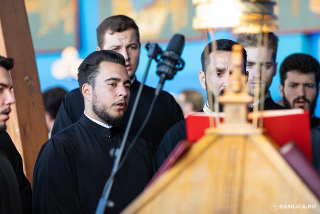 (Foto) Chipuri în rugăciune la Sărbătoarea Sfântului Dimitrie cel Nou, Ocrotitorul Bucureștiului – 2022