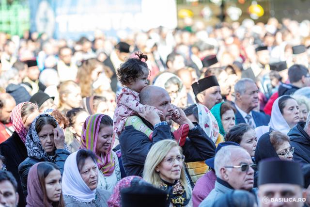 (Foto) Chipuri în rugăciune la Sărbătoarea Sfântului Dimitrie cel Nou, Ocrotitorul Bucureștiului – 2022