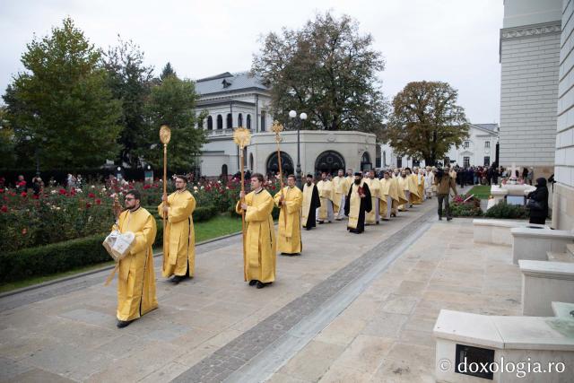 (Foto) Soborul de ierarhi slujitori – Hramul Sfintei Cuvioase Parascheva, 2022