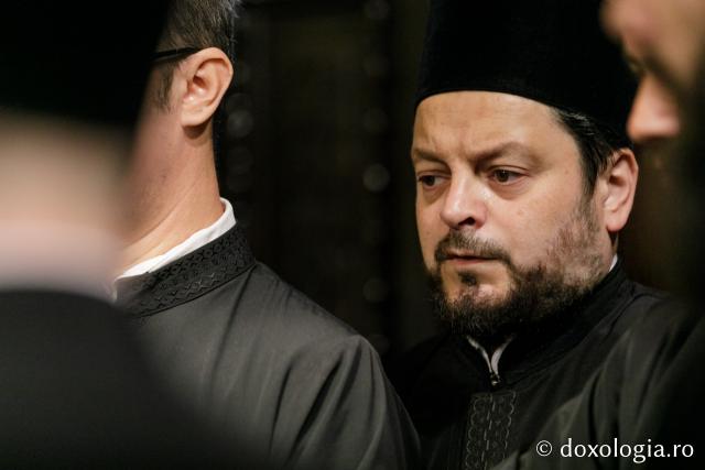 (Foto) Sfânta Liturghie în cea de-a treia zi de pelerinaj la moaștele Sfinților Parascheva și Paisie (Foto) Sfânta Liturghie în cea de-a treia zi de pelerinaj la moaștele Sfinților Parascheva și Paisie