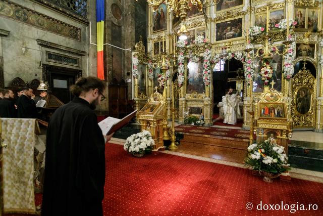 (Foto) Sfânta Liturghie în cea de-a cincea zi de pelerinaj la moaștele Sfinților Parascheva și Paisie (Foto) Sfânta Liturghie în cea de-a cincea zi de pelerinaj la moaștele Sfinților Parascheva și Paisie