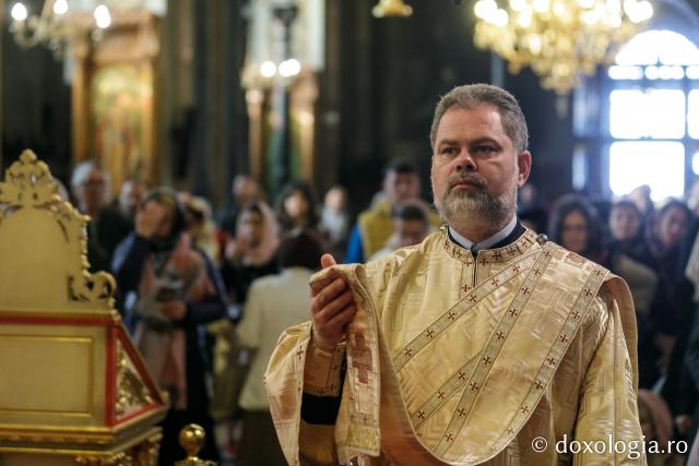 (Foto) Sfânta Liturghie în cea de-a cincea zi de pelerinaj la moaștele Sfinților Parascheva și Paisie (Foto) Sfânta Liturghie în cea de-a cincea zi de pelerinaj la moaștele Sfinților Parascheva și Paisie