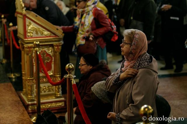 (Foto) Sfânta Liturghie în cea de-a cincea zi de pelerinaj la moaștele Sfinților Parascheva și Paisie (Foto) Sfânta Liturghie în cea de-a cincea zi de pelerinaj la moaștele Sfinților Parascheva și Paisie