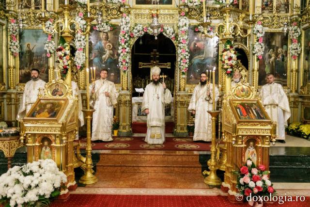 (Foto) Sfânta Liturghie arhierească, în ajun de hram, la Catedrala Mitropolitană din Iași