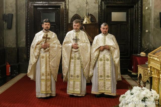 (Foto) Sfânta Liturghie arhierească, în ajun de hram, la Catedrala Mitropolitană din Iași