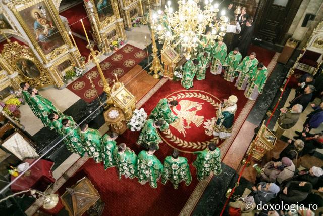 (Foto) Liturghie arhiereasca la Catedrala Mitropolitană din Iași în cea de-a patra zi de pelerinaj