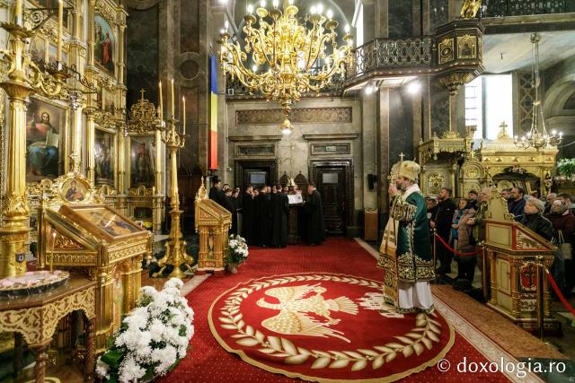 (Foto) Liturghie arhiereasca la Catedrala Mitropolitană din Iași în cea de-a patra zi de pelerinaj