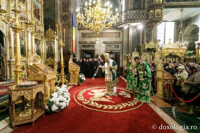 (Foto) Liturghie arhiereasca la Catedrala Mitropolitană din Iași în cea de-a patra zi de pelerinaj