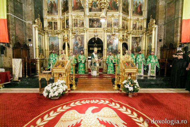(Foto) Liturghie arhiereasca la Catedrala Mitropolitană din Iași în cea de-a patra zi de pelerinaj
