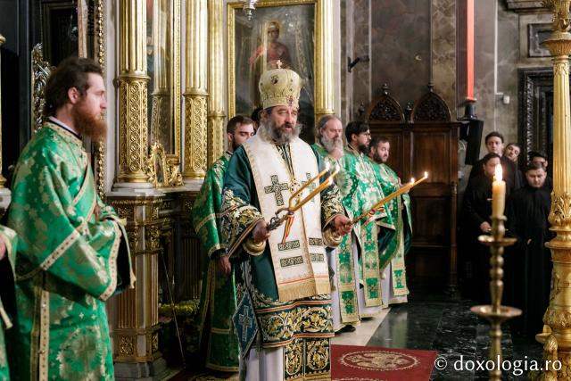 (Foto) Liturghie arhiereasca la Catedrala Mitropolitană din Iași în cea de-a patra zi de pelerinaj