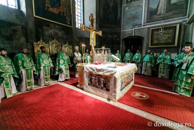 (Foto) Liturghie arhiereasca la Catedrala Mitropolitană din Iași în cea de-a patra zi de pelerinaj