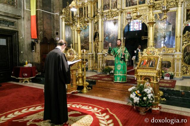 (Foto) Liturghie arhiereasca la Catedrala Mitropolitană din Iași în cea de-a patra zi de pelerinaj