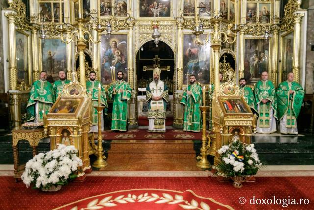 (Foto) Liturghie arhiereasca la Catedrala Mitropolitană din Iași în cea de-a patra zi de pelerinaj