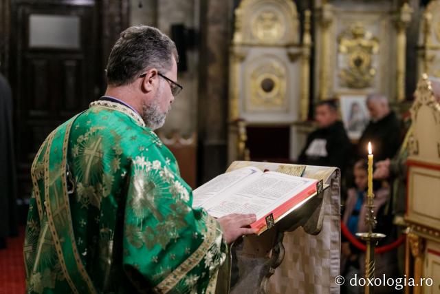 (Foto) Liturghie arhiereasca la Catedrala Mitropolitană din Iași în cea de-a patra zi de pelerinaj