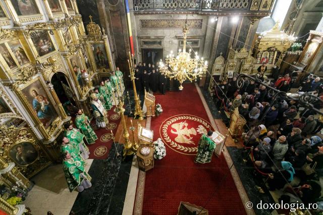 (Foto) Liturghie arhiereasca la Catedrala Mitropolitană din Iași în cea de-a patra zi de pelerinaj