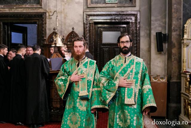 (Foto) Liturghie arhiereasca la Catedrala Mitropolitană din Iași în cea de-a patra zi de pelerinaj