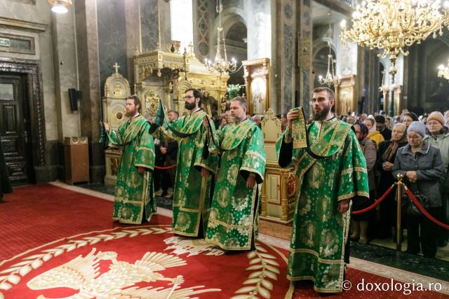 (Foto) Liturghie arhiereasca la Catedrala Mitropolitană din Iași în cea de-a patra zi de pelerinaj