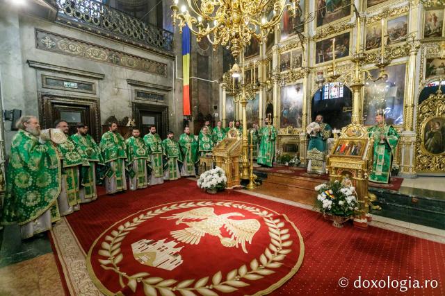 (Foto) Liturghie arhiereasca la Catedrala Mitropolitană din Iași în cea de-a patra zi de pelerinaj