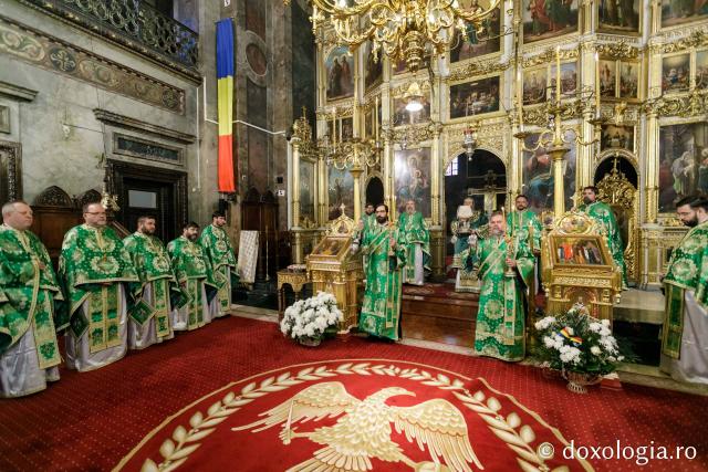 (Foto) Liturghie arhiereasca la Catedrala Mitropolitană din Iași în cea de-a patra zi de pelerinaj