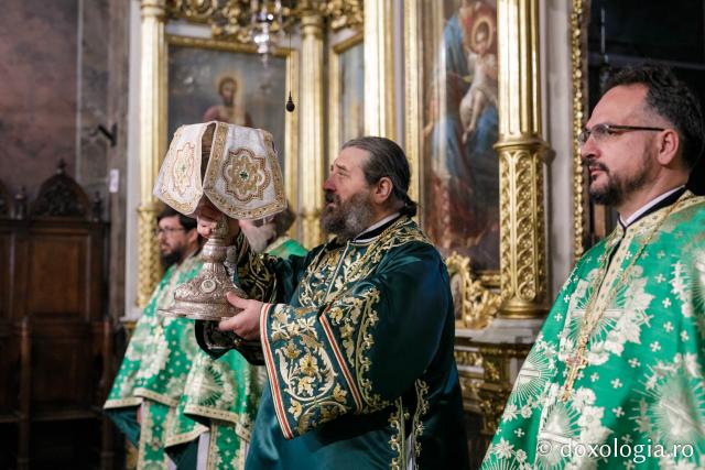 (Foto) Liturghie arhiereasca la Catedrala Mitropolitană din Iași în cea de-a patra zi de pelerinaj