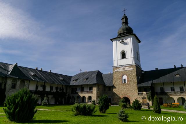 (Foto) Pași de pelerin la Mănăstirea Neamț – casa Sfântului Paisie Velicicovschi