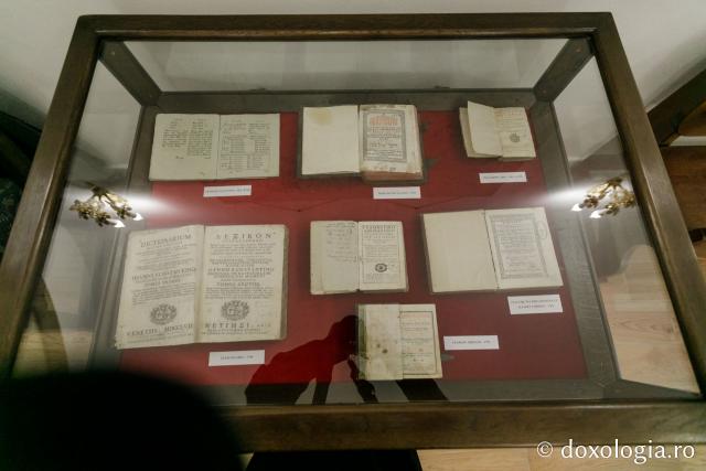 (Foto) Obiecte ale Sfântului Paisie Velicicovschi, expuse în noul muzeu al Mănăstirii Neamț