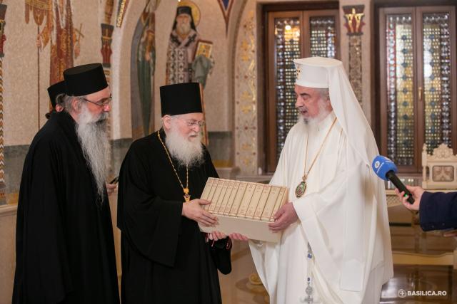 (Foto) Părintele Efrem Vatopedinul, în vizită la Patriarhul Daniel