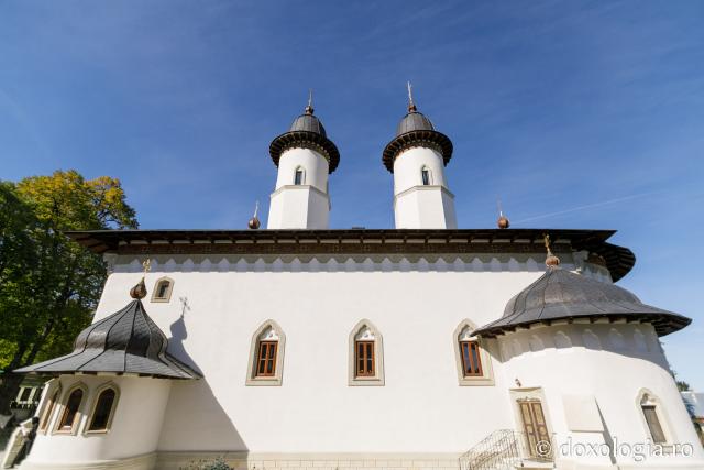 (Foto) Mănăstirea Văratec – în așteptarea veșmântului resfințirii