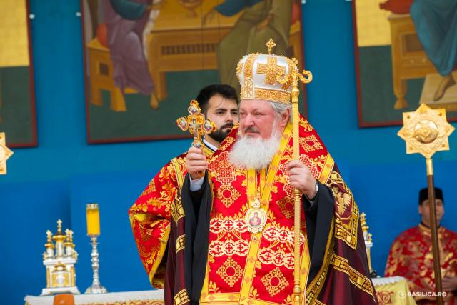 (Foto) Priveghere pentru Sfântul Mare Mucenic Dimitrie, Izvorâtorul de Mir, pe Dealul Patriarhiei – 2022