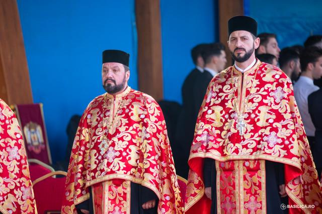 (Foto) Priveghere pentru Sfântul Mare Mucenic Dimitrie, Izvorâtorul de Mir, pe Dealul Patriarhiei – 2022