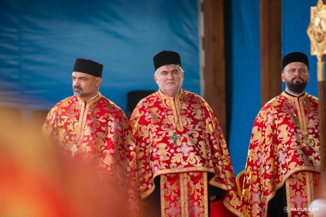(Foto) Priveghere pentru Sfântul Mare Mucenic Dimitrie, Izvorâtorul de Mir, pe Dealul Patriarhiei – 2022