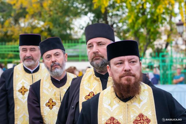 (Foto) Priveghere pentru Sfântul Mare Mucenic Dimitrie, Izvorâtorul de Mir, pe Dealul Patriarhiei – 2022
